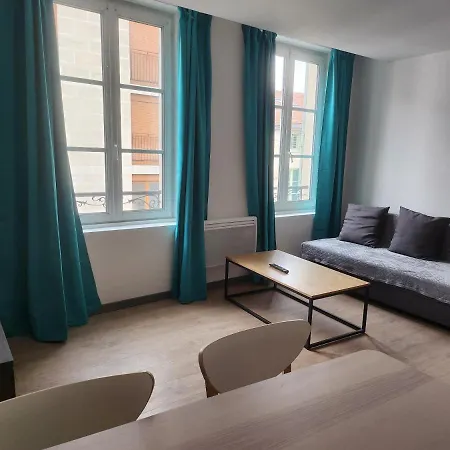 Spacieux 2 Chambres, Paisible *